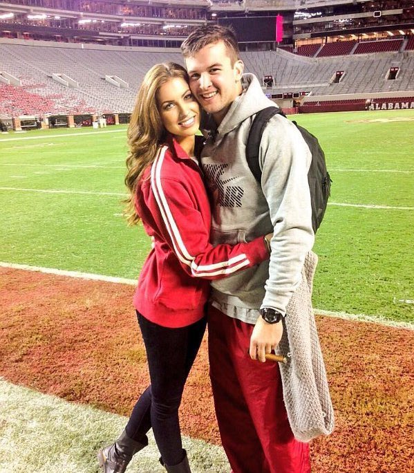 CrimsonChimer's tweet photo. It’s Mr Steal Yo Girlllll #RollTide #BeatAuburn https://t.co/8l01or0T8I