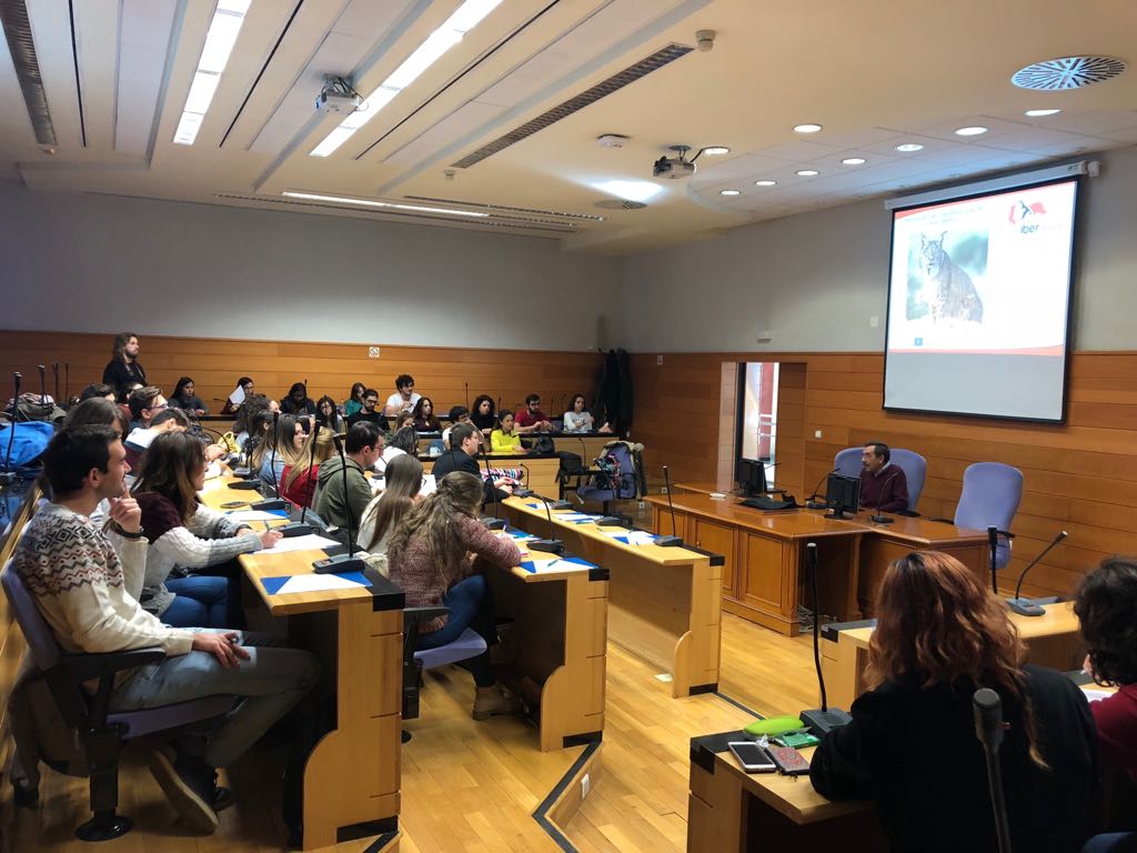 Ha sido un placer compartir con casi cien alumnos de la Universidad de Jaén el proyecto de conservación del lince ibérico <a href="/MedioAmbAND/">Consejería de Sostenibilidad y Medio Ambiente</a> <a href="/iberlinceEU/">Life+IBERLINCE</a> <a href="/lynxportugal/">M LopesFernandes</a>