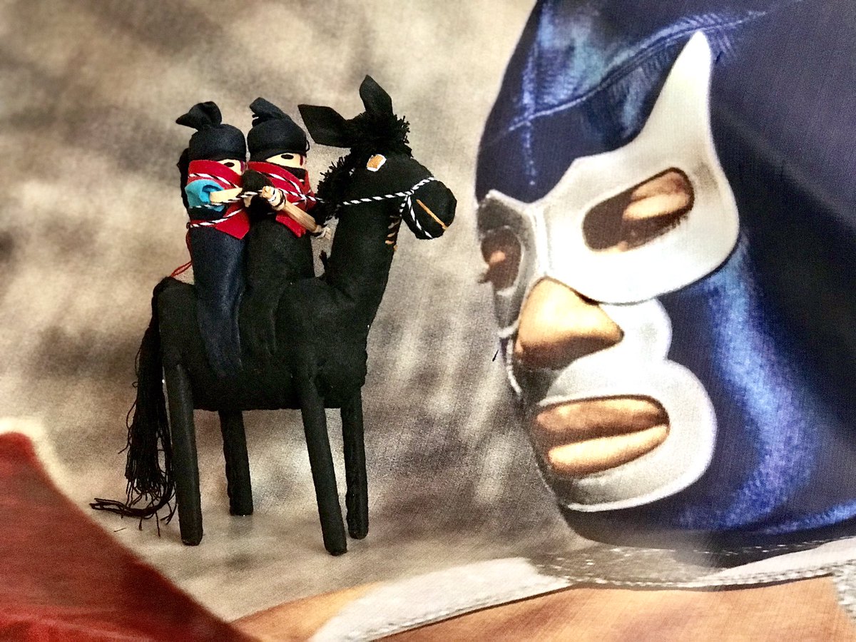 hernan_osorio's tweet photo. #ZapatistasACaballo, #GranRegalo tras la #LunaDeMiel de mis #sobrinos @analaura_pb y @Adad_Jiram, que se #casaron en #marzo de este año. El #cartel con #BlueDemond fue la imagen de la #FILMinería en 2014, cuando #Morelos fue #EstadoInvitado. #FelizSábado... https://t.co/WojOcxdDX6