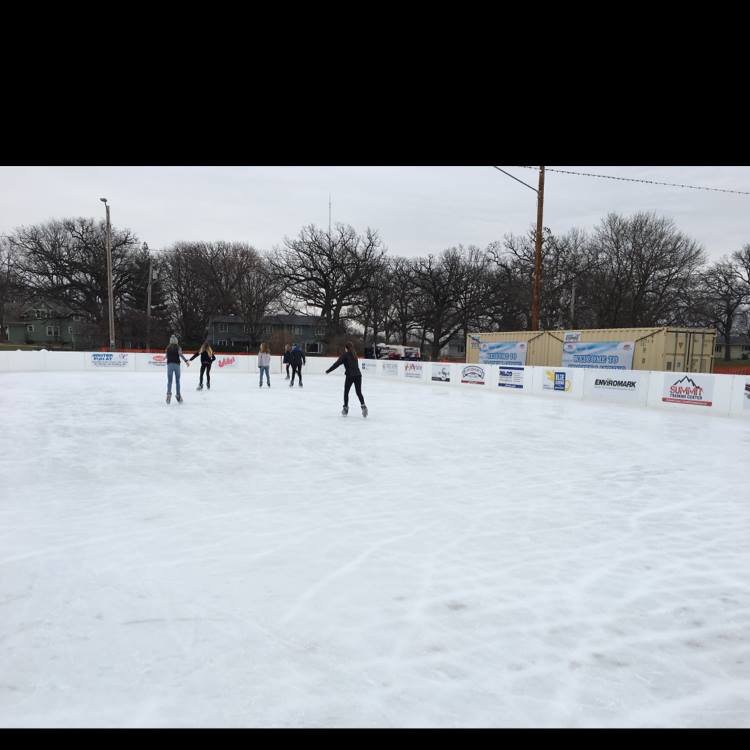 theouthouseqca's tweet photo. Rent secure steel #portable #officecontainers for your business. Great for local parks for fall and winter events like ice skating. #quadcities #peoria #iowacity https://t.co/Z3M1fppfLT https://t.co/4CgtwprSfd
