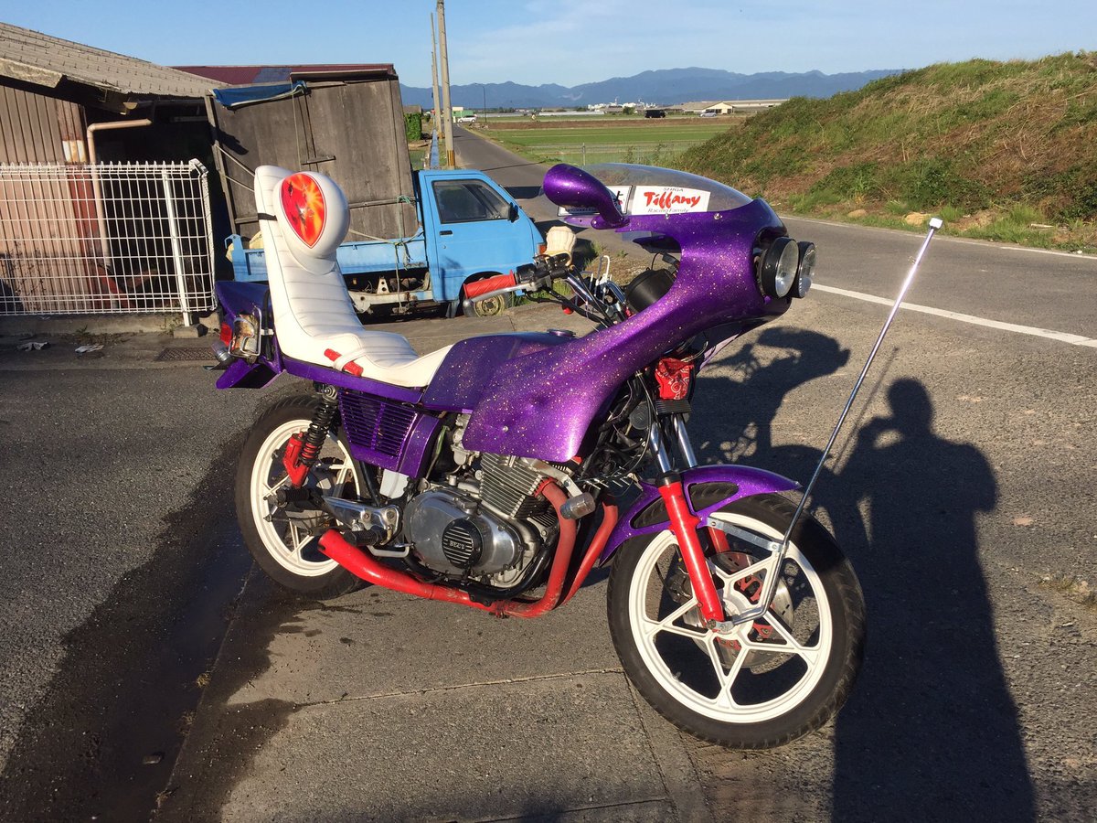 wiseco_piston's tweet photo. あーついにお別れの日や笑
16歳の時初めて大金はらって買ったザリ
いい経験も悪い経験もせんどさせられた。
でも最高に自分に合ったバイクやった笑
約2年ありがとう！
東京で暴れてくれい！！
バイクが好きでよかったと思います！！
まだまだバイク乗りまっせーー！ https://t.co/9JTkZiiQgh