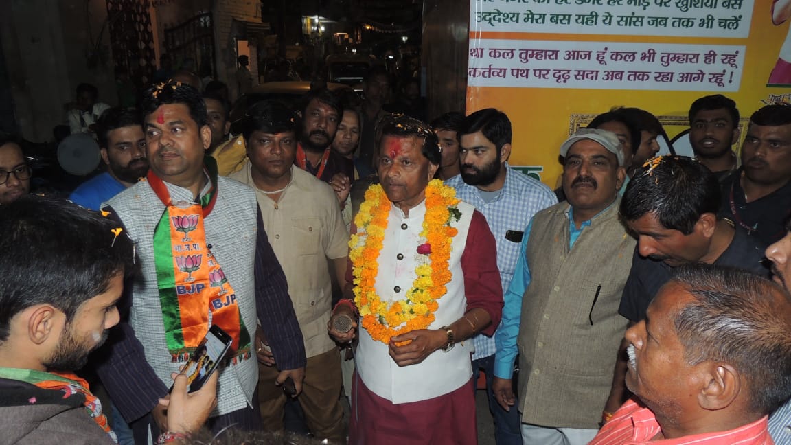 श्री जयभान सिंह पवैया जी ने सहयोग गार्डन वार्ड क्रमांक 13 में जनसंपर्क विशाल जन समूह के साथ किया इस दौरान वहां निवासियों ने जयभान सिंह पवैया जी का भव्य स्वागत किया
#Fir_Pawaiya_Fir_Shivraj #TeamJBSPawaiya