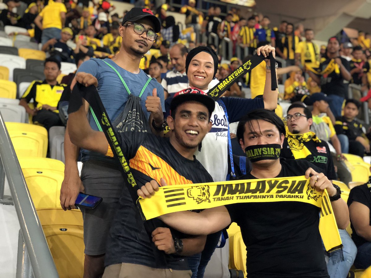 azmizulkiflee's tweet photo. SEHATI SEJIWA! ๐ฒ๐พโฝ๏ธ๐
#3Mata #DemiMalaysia #HarimauMalaya #AFFSuzukiCup18 https://t.co/1quQyejLeD