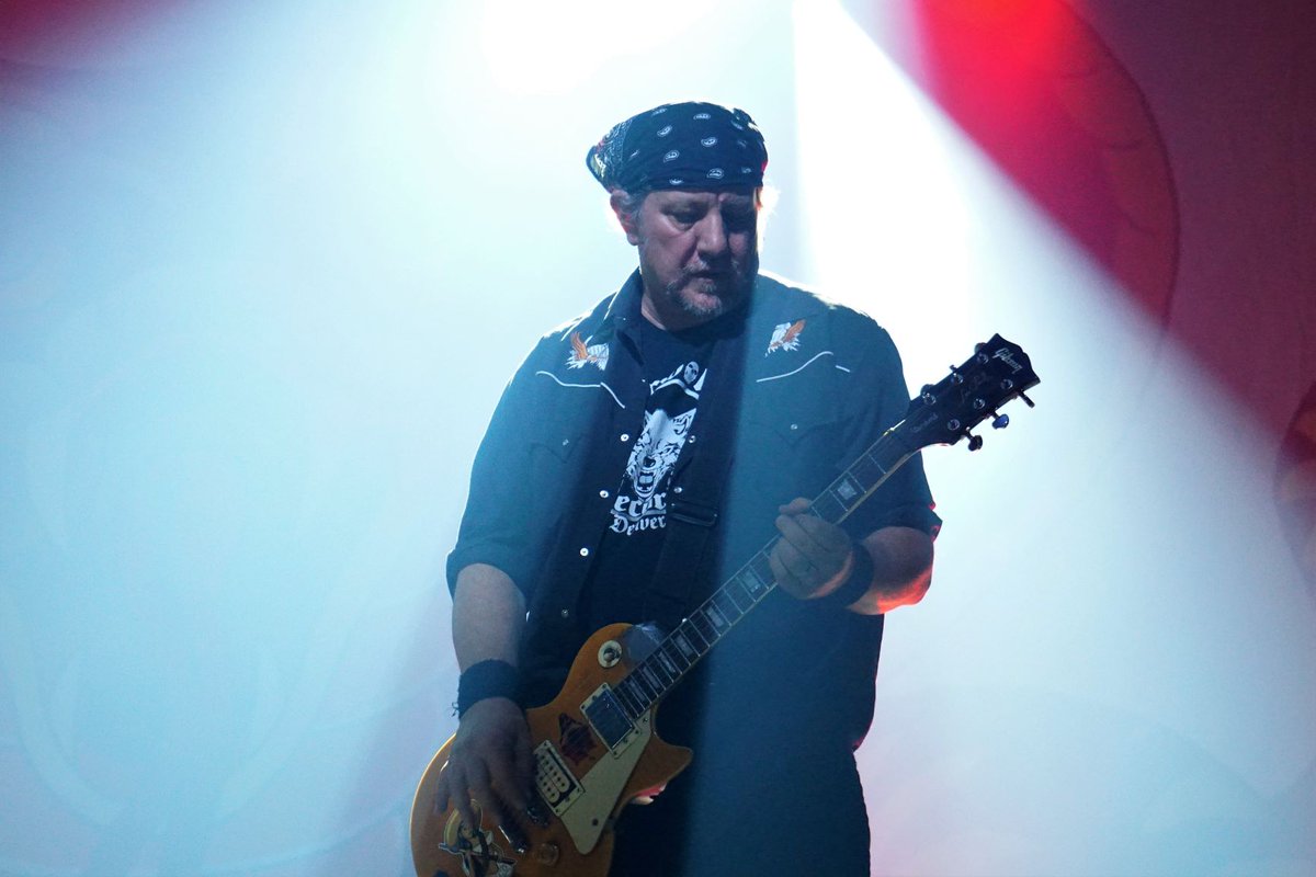 CarolaVermeeren's tweet image. #Thowback to #Helldorado festival in Eindhoven one week ago. I had such a good time. The line-up was amazing. One of my favourites was @thedwarvesband Just sharing a few #FrontRow pictures that I took during the show #Helldoradofestival #ILoveMusic #festival