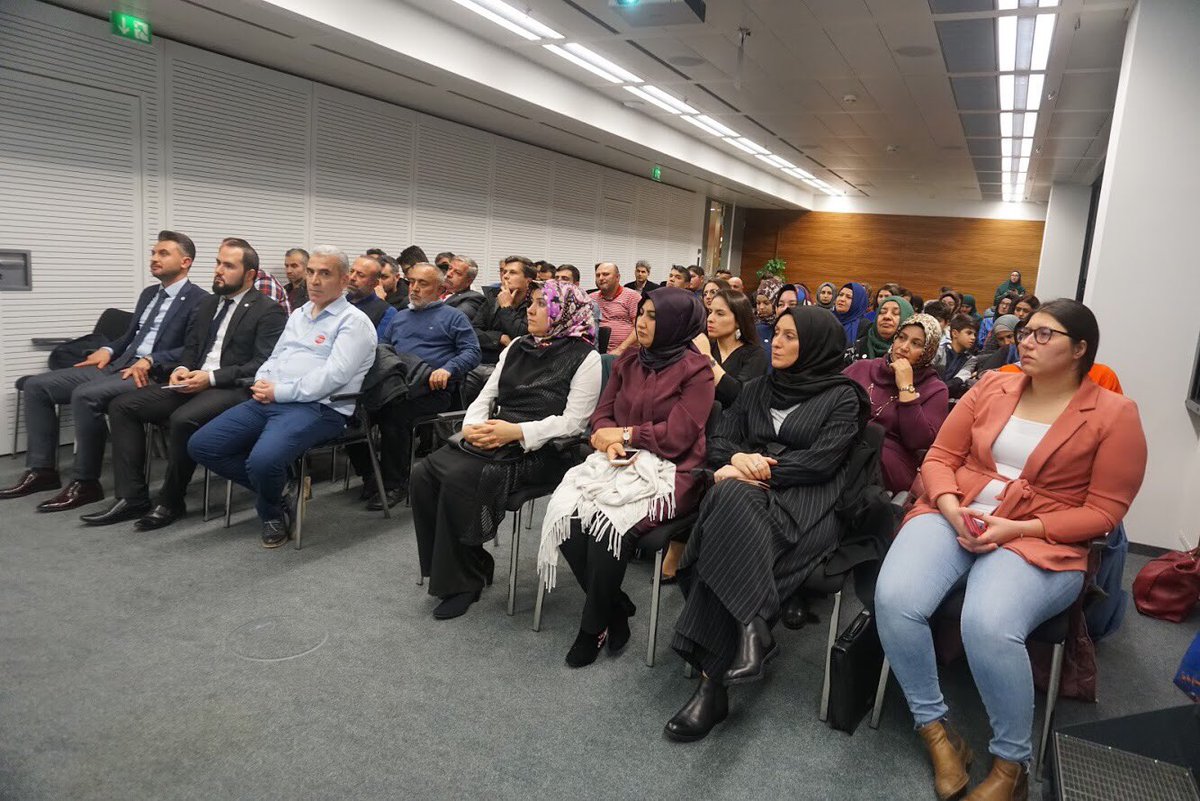 AK Parti İstanbul Milletvekili ve Dış ilişkiler Başkan Yardımcısı Sayın Zafer Sırakaya’nın sunumu ile EURO PLAZA’da gerçekleşen “Yeni Dünya Düzeni ve Türkiye” programından kareler.

Kendilerine katılımlarından dolayı teşekkür ediyoruz.