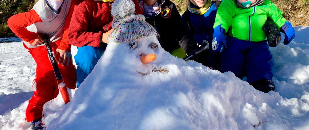 jaumejubert's tweet photo. tast de neu a la Cerdanya amb el grup del @cegraciacat #cegfamílies ❄️🛷”🏸” i excursió a l’Estany de l’Orri des de #capderec També pràctiques d’ #ARVA amb el planter de @cegesqui https://t.co/xaZ7PkHhSZ