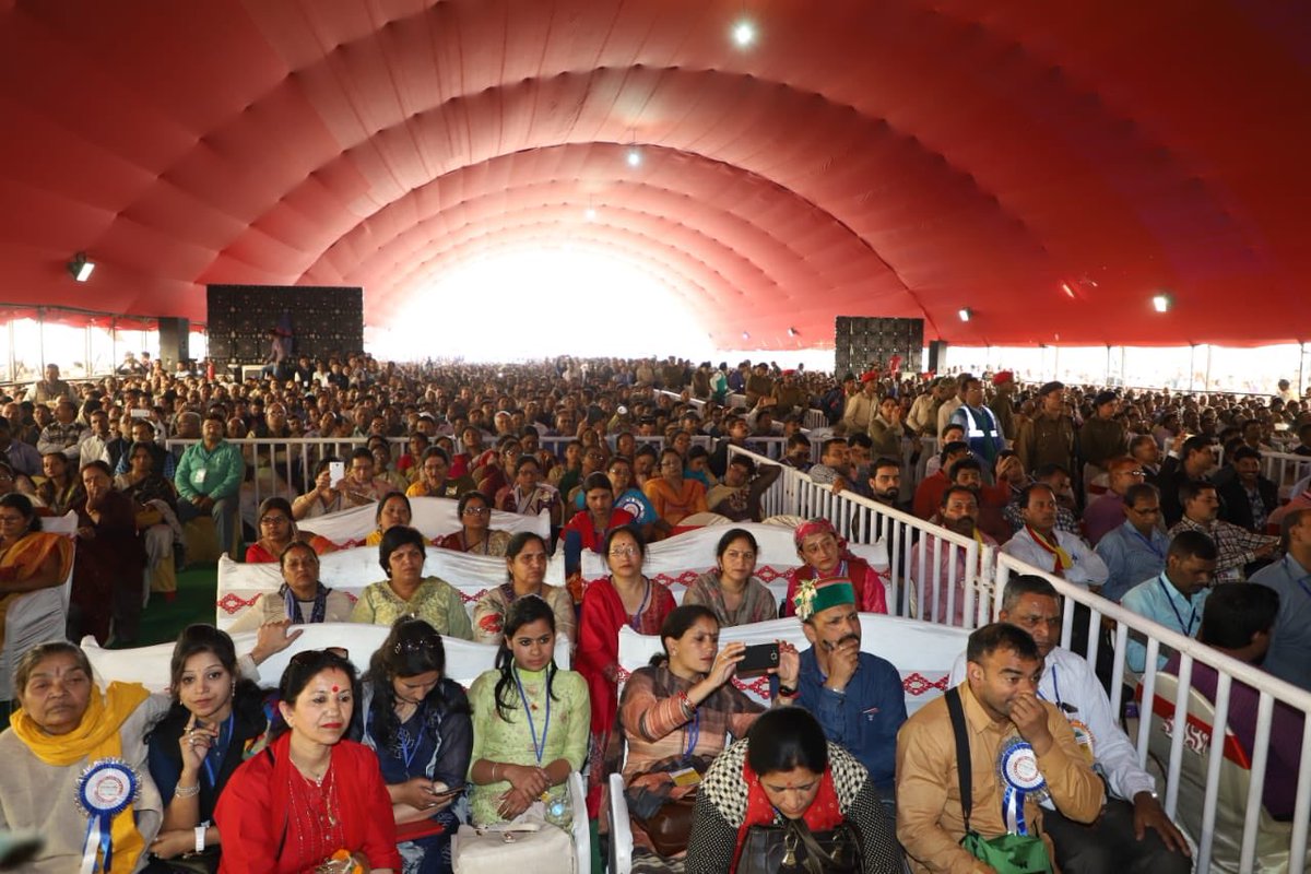 प्राथमिक शिक्षा बच्चों के विकास की पहली सीढ़ी है। आज गया (बिहार) में प्राथमिक शिक्षकों के अखिल भारतीय सम्मेलन में शिक्षकों से संवाद के दौरान प्राथमिक शिक्षा के महत्व एवं नए भारत के निर्माण में शिक्षकों की भूमिका पर चर्चा की।