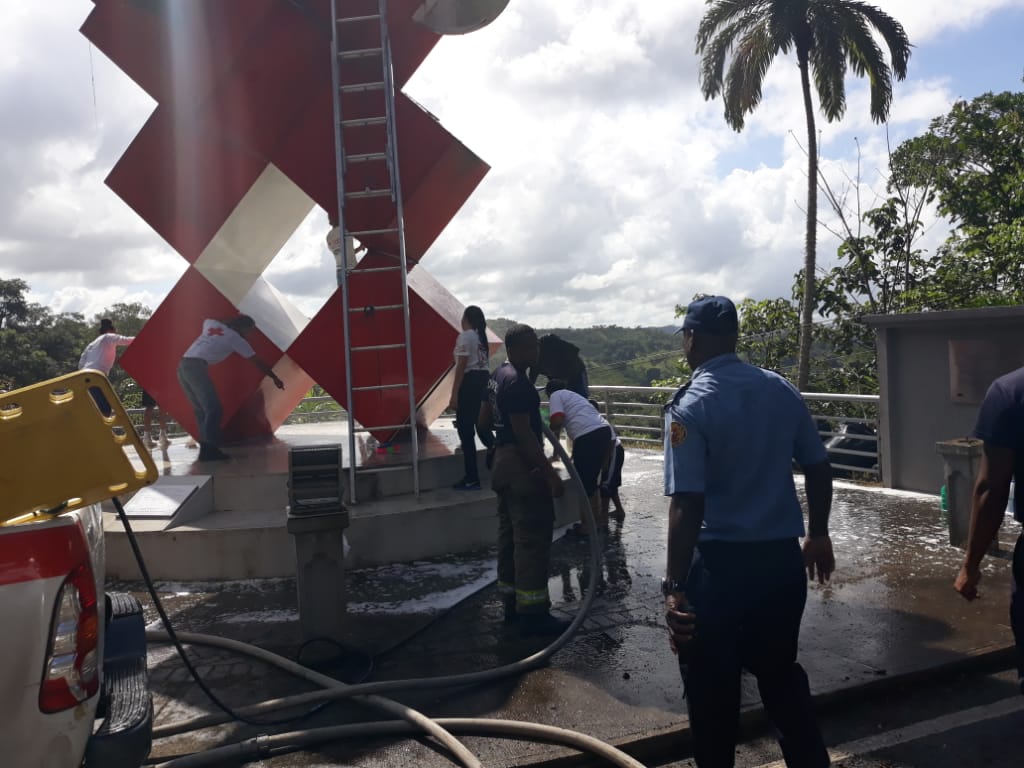 CrpColon's tweet photo. Hoy limpieza del monumento a los Héroes Nacionales Johnson y Aleman.. Gracias a los Bomberos de Colón por su apoyo de siempre. https://t.co/aOdIJLTefl