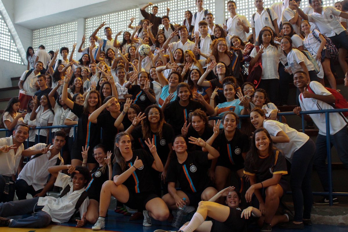 indecisasfc's tweet photo. É ISSO GALERA!!
Saíram as fotos e tudo que podem ver é alegria e satisfação, muito obrigado a TODOS por TUDO! ⭐️⭐️⭐️

uh pulaê indecisas FC
pra sempre🧡💙 https://t.co/1SShf0FrVM