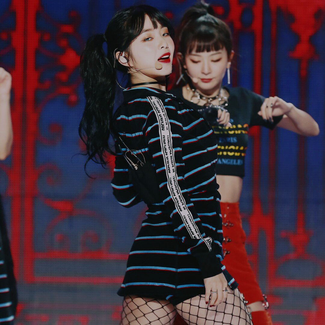 lovxdrops's tweet image. (로리타) ; T'as dit bonjour, ça va ma chérie. Tes mots m'ont enchantée. Pour ouvrir mon cœur, tu as trouvé la clé. J'éspère que c'est fait pour l'éternité.