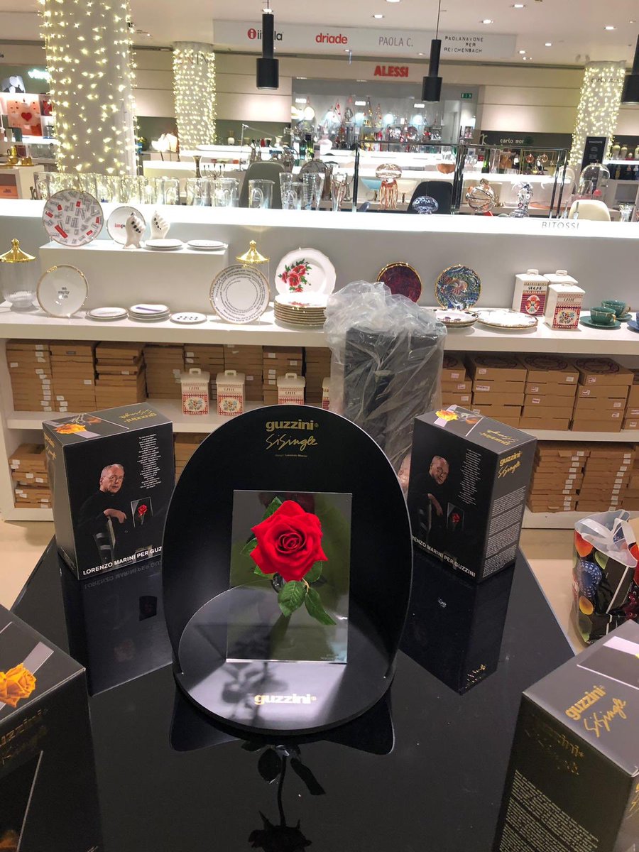 SFGrasso's tweet photo. Unicità ed esclusività contraddistinguono #SiSingle il vaso per fiore singolo disegnato da #LorenzoMarini per @Guzzini
Stupenda giornata oggi in @Rinascente Milano per presentarlo al grande pubblico! Grazie a @roncellamare per la sua presenza!!!
 #Guzzini #Ron #RinascenteMilano https://t.co/8gWfJ7lsn2