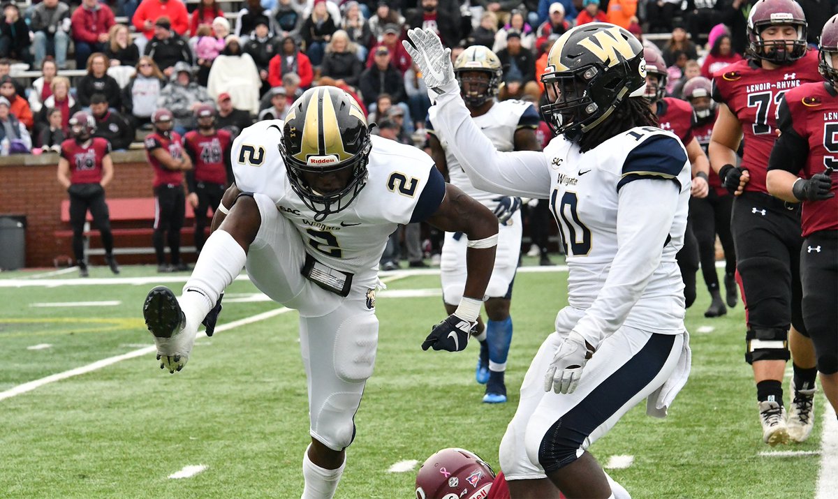 #WUFB Halftime of the region semis
SCORE | WU - 7, LR - 0
YARDS | WU - 173, LR - 178
RUSH YDS | WU - 92, LR -82
PASS YDS | LR - 96, WU 81
3RD DOWN | WU - 2/8, LR - 1/8
PENALTY YDS | WU 22, LR - 0
#OneDog