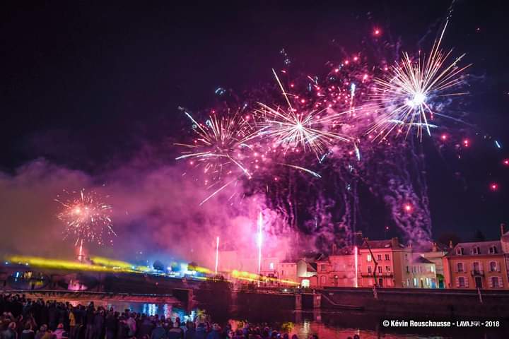 ✨ #lumiereslaval2018 : Le ton est donné jusqu'au 7 janvier 2019 🙂 Vivez un Noël de rêve à #Laval. Retrouvez le programme complet ⏩
laval.fr/fileadmin/Gale…