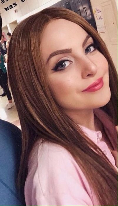FroyAlice's tweet photo. liz é a gêmea da lindsay que aparece em operação cúpido, agr tá tudo explicado https://t.co/UMNwEVHDSK
