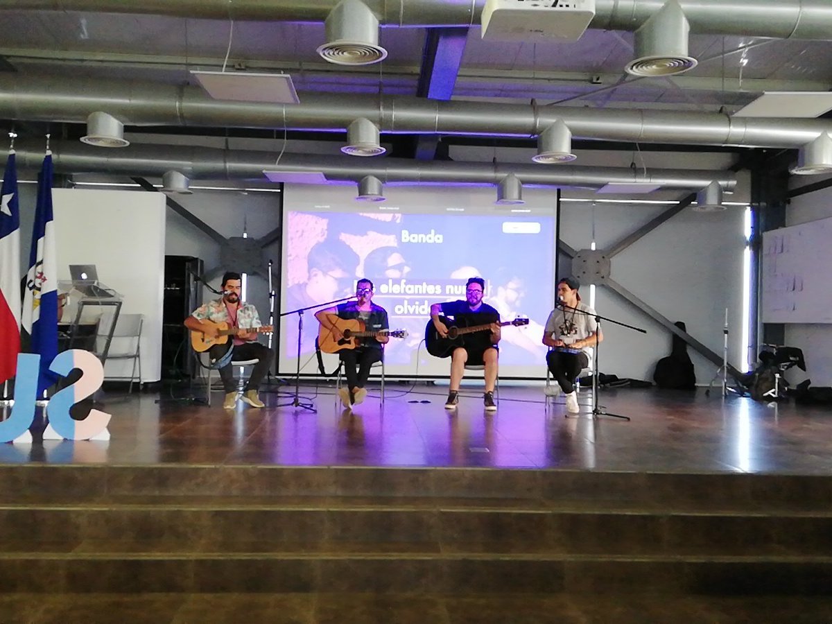 Versus_Usach's tweet photo. AHORA
Se presenta la banda L.E.N.O.
(Los elefantes nunca olvidan)
#VERSUS2018 #USACH https://t.co/haqNSwawLQ