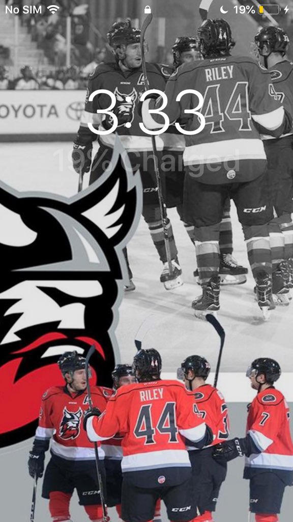 FelicaCarman's tweet photo. Conner Riley is my favorite player from the adk Thunder I want his jersey I hope he scores a goal tonight and get the victory for the adk Thunder 💞💞🏒🥅🏒👊🏻👊🏻 https://t.co/E0S7PhBTwS