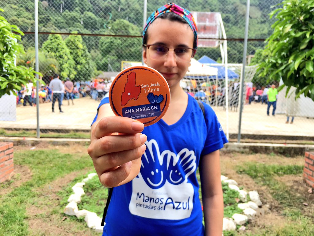 Ejercito_Div5's tweet photo. Nuestros héroes del #COZEU llegan a la vda San José de Tetúan de San Antonio #Tolima con una jornada de apoyo al desarrollo junto a la alcaldía de @sanantoniotol y la fundación Manos Pintadas de Azul para mejorar la calidad de vida de la población civil.  @Ejercito_CAAID #BICAI https://t.co/OTjG5hukZO
