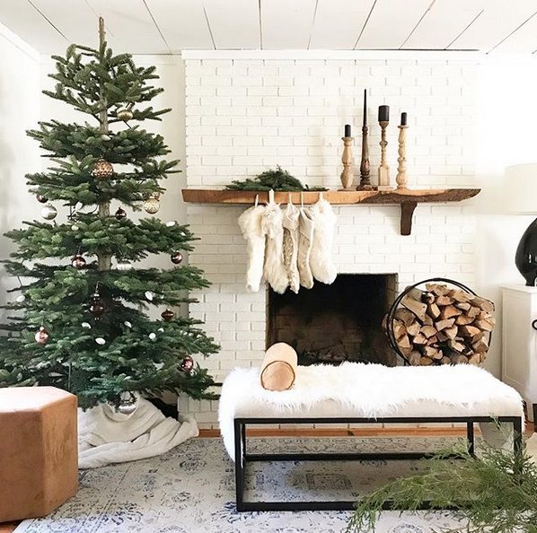 2 Tips for a Simple Cozy Christmasy Home :: thenester.com/2018/11/two-ti…