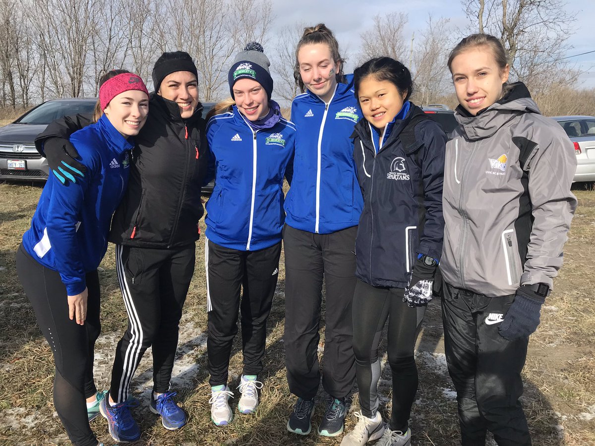 1fastdiva's tweet image. Junior girls just ahead of warm-up! @BC_Athletics #teamBC #acxc2018 #acxc