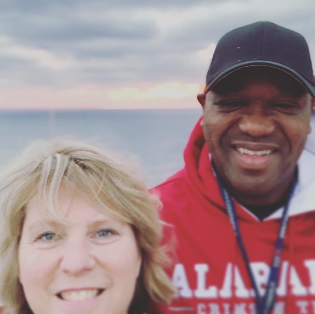 MsTracyG's tweet photo. Love burst for this man! He gets up with me for sunrises because he Loves me ❤️ #helovessunsets #helovesmemore https://t.co/SsiqhESFVS