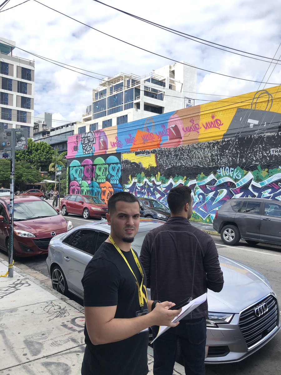 scastillo366's tweet photo. Building relationships with local Small Businesses in the Design District. The fellas from @MoneyMidtown are making it happen! #SmallBizSat  #SmallBusinessSaturday #SprintBizLovesLocal @JManuelSprint @Lori_AnneHill @EddiePryor7 @jholt_fl @KimGreenKerr https://t.co/MdglnJscv0