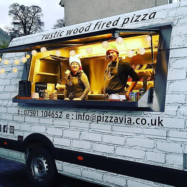 Fire is ready to cook some tasty pizzas at Kinross Festive Market 🚚🔥🔥🍕😋😍 #woodfiredpizza #foodforthesoul #festivemarket #xmasiscoming #supportsmallbusiness #holidayfun 🎅 ift.tt/2TGVcRi