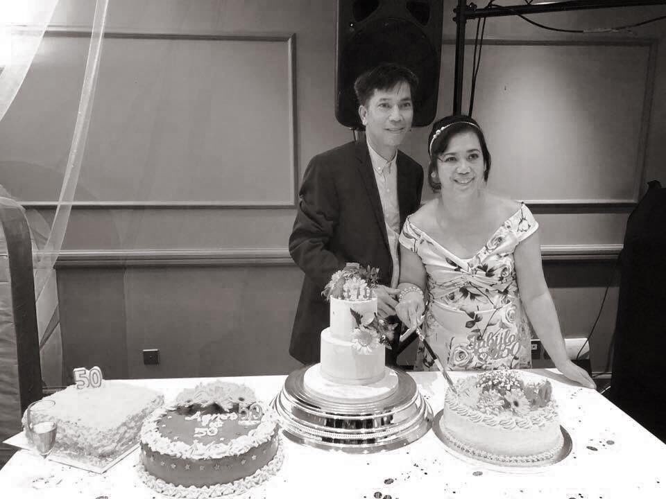 porshamcakesuk's tweet photo. Cutting the five cakes. Five cakes suppliers. For a fab 50th birthday at @CopthornePLY.
#50th #birthdaycake #devonbirthday #lovewhereyoulive #Plymouth #PlymouthHour https://t.co/JHWi7rIt6k