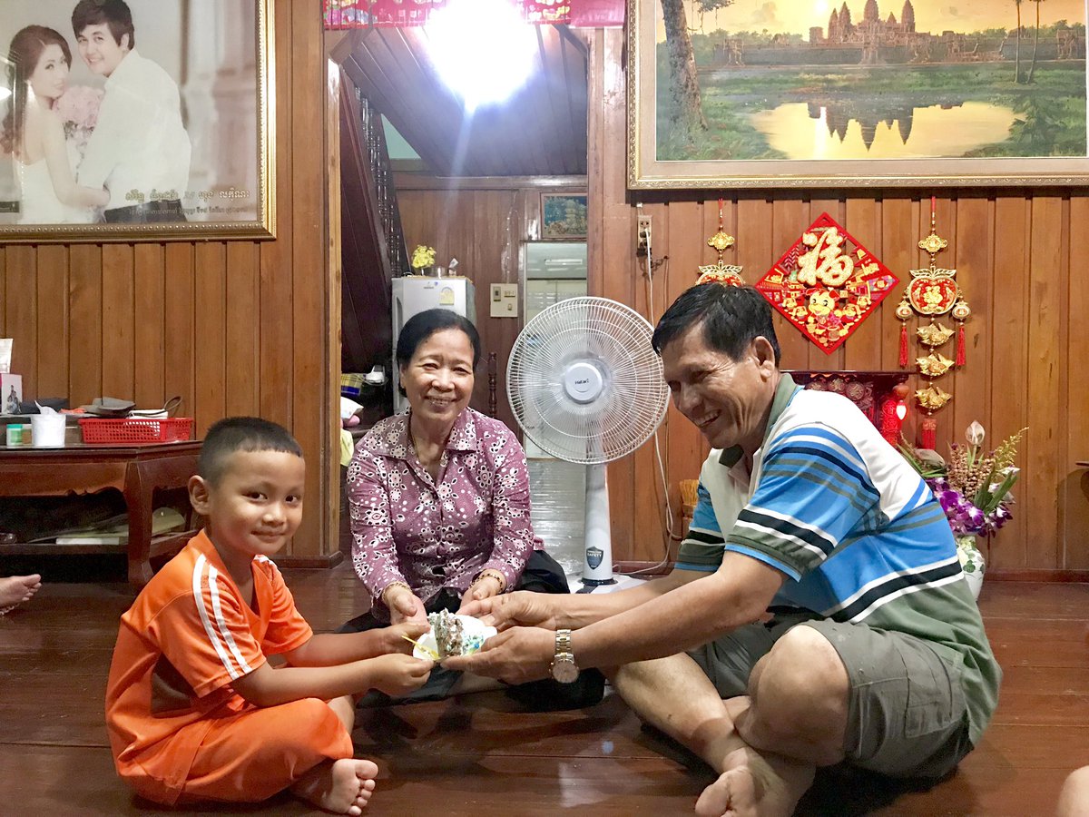 SolyforHong's tweet photo. 🎂 រីករាយថ្ងៃខួបកំណើតក្មួយប្រុស យូអ៊ី 👦🏻
ជូនពរអោយអូនធំឡើងជាក្មេងល្អ, ឆ្លាត និង សុខសប្បាយណា. . . . 

#HappyBirthdayToYuEiThov
#24November2018
#Nephew
#Family https://t.co/pSc2GObgSR