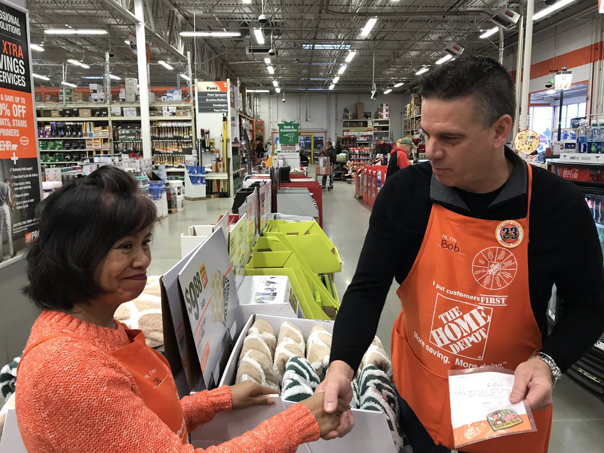 Bob Recognizing Lori for doing an Outstanding Job with Credit!!!! <a href="/sheshebh/">Sheila Herron</a> <a href="/bobsaniga/">Bob Saniga</a> @thouchin13