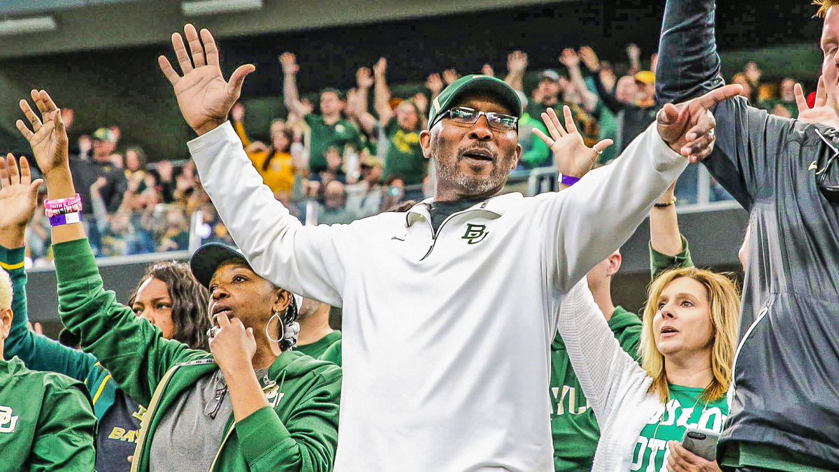 BaylorAthletics's tweet image. Baylor fam in Arlington supporting @BUFootball. #SicTech