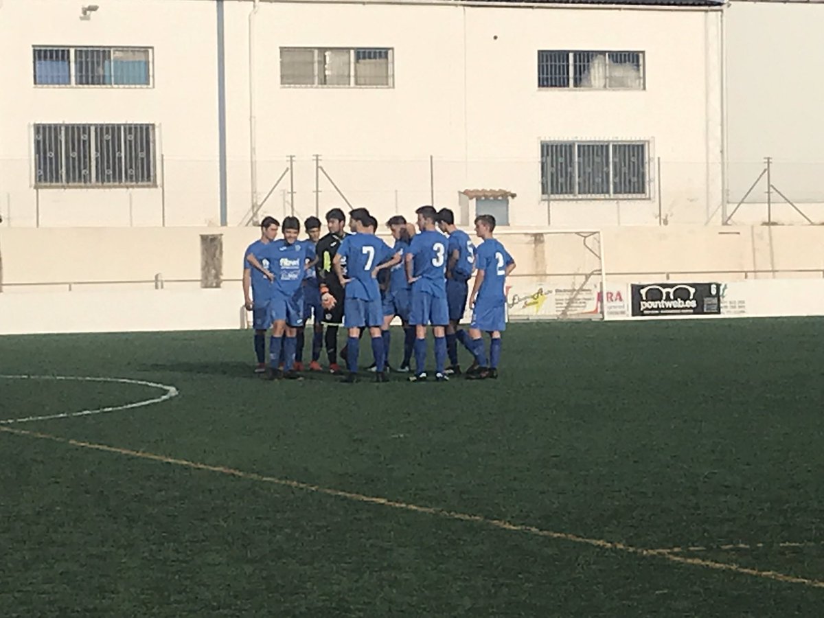LLUBI 1 CE XILVAR 3
Bon partit dels Juvenils q han tingut que remontar i sumar 3 punts mes. AMUNT XILVAR!
