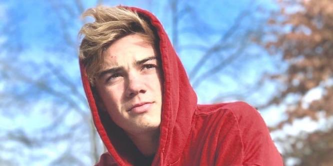 ChloeJones1998's tweet image. Happy 20th Birthday @JordanBeau 
Have a great day with @JJJordynjones 
I love watching your YouTube videos with Jordyn, you guys are goals ❤️❤️❤️