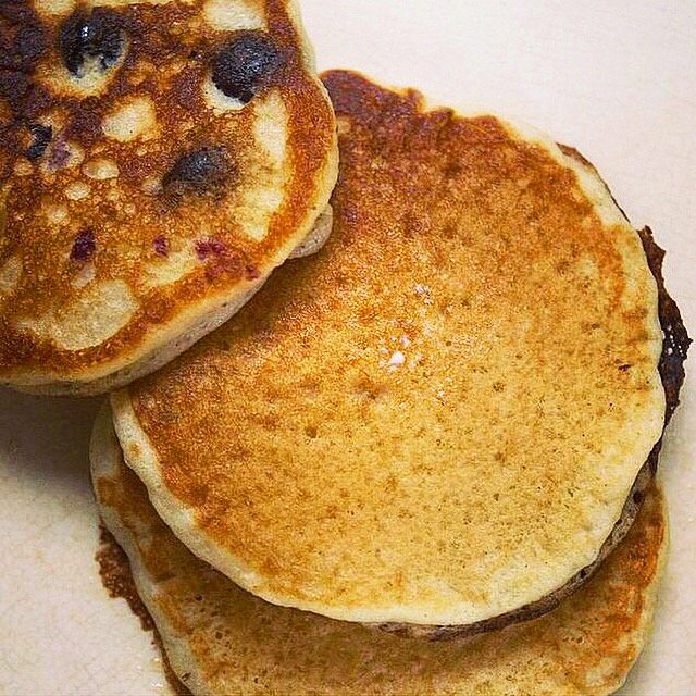 Breadnmorels's tweet photo. Brunching on #GlutenFree Pancakes is always a good idea ——> {Mile High #Pancakes} mix is so easy! https://t.co/Q0MmDye8kF