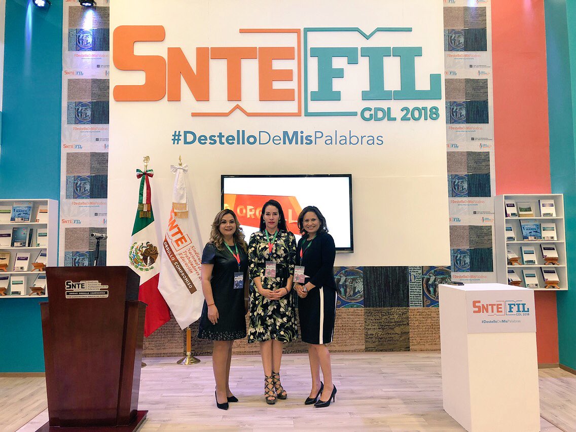SNTE_FEM's tweet photo. Integrantes de la comisión #SnteFil listos para  la inauguración del magnífico stand del @SnteNacional dentro del marco de la @FILGuadalajara 2018 #DestelloDeMisPalabras @SnteNacional 👩‍🏫👨‍🏫 #SomosLectores https://t.co/ouq9F5yNlt