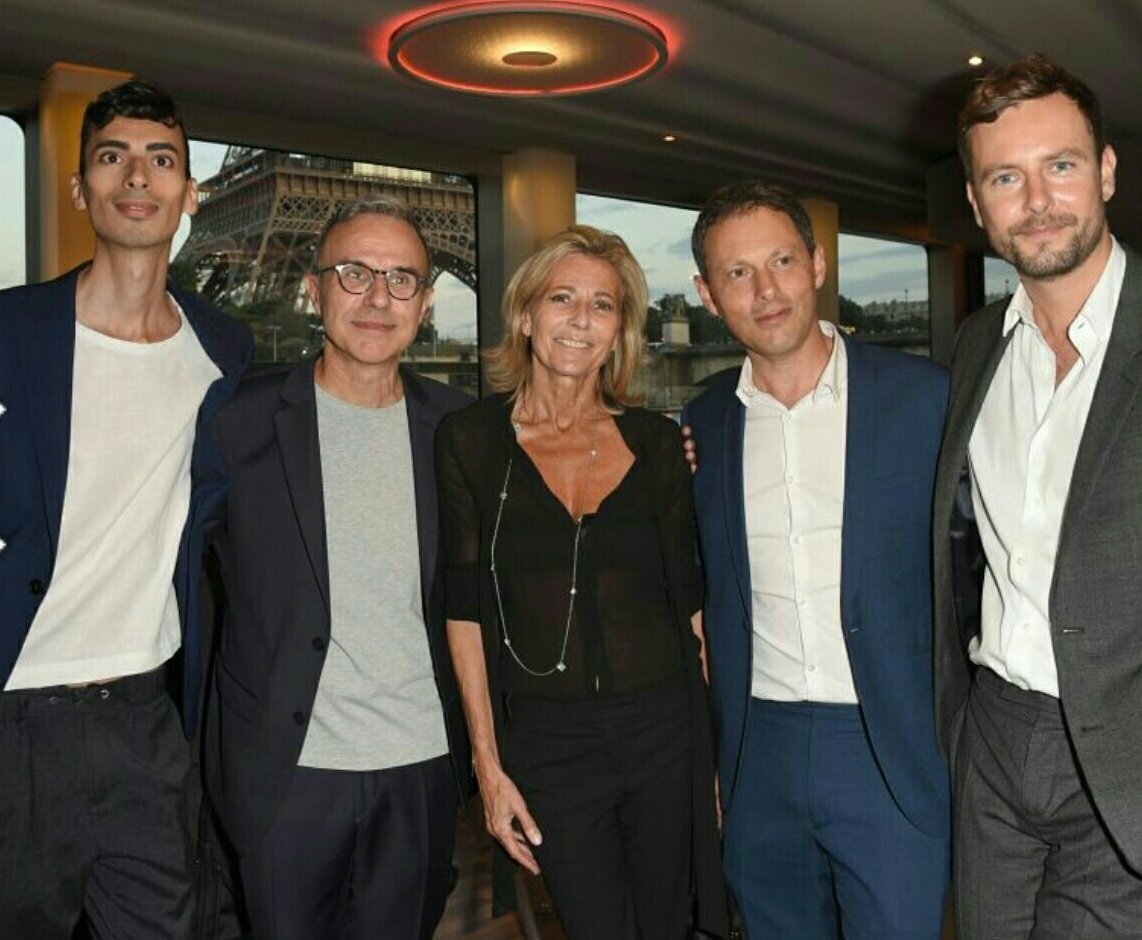 ORageetDesepoir's tweet photo. C'est moi ou bien tout ce petit monde #ShowBiz est totalement MUET sur les #GiletsJaunes tout à sa bonne conscience vouée aux #migrants ? 👎👎👎 #LineRenaud #Robin #Fogiel #Chazal #Besson #Boon #Obispo #MimiMaty #Bruel Cie 👎 BOYCOTT ⚠ #MacronTeam https://t.co/rPWw6NMCOS
