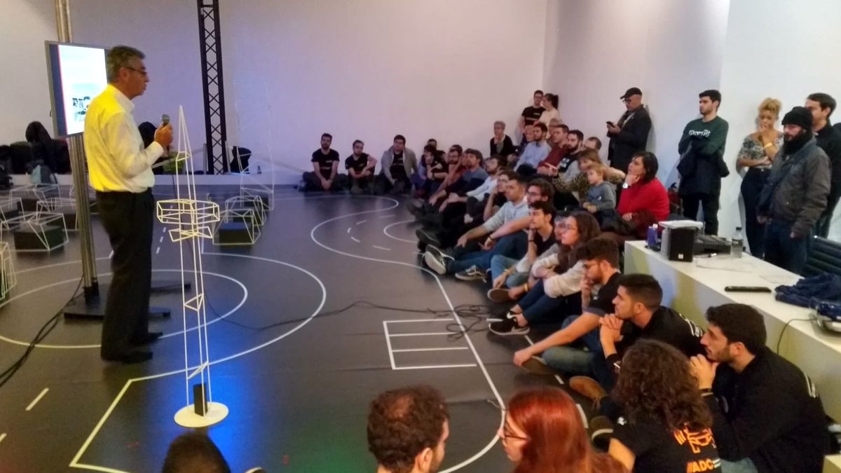 carnetBCN's tweet photo. El profesor Alberto Sanfeliu de @la_UPC cierra con su speech esta edición de #AutonomousDrivingChallenge @ImperdibleCotec @Cotec_Innova #IMPERDIBLES_03 #ADC18 https://t.co/84aIQukqoV