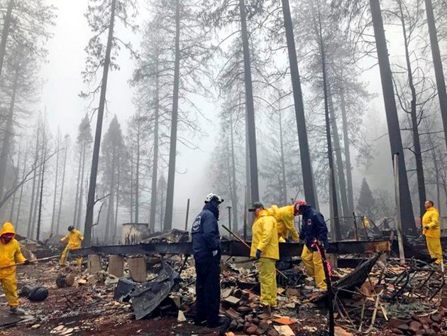 Rain helps mostly douse California fire but slows searchers bit.ly/2RaEvMt https://t.co/fQF90VnFZA