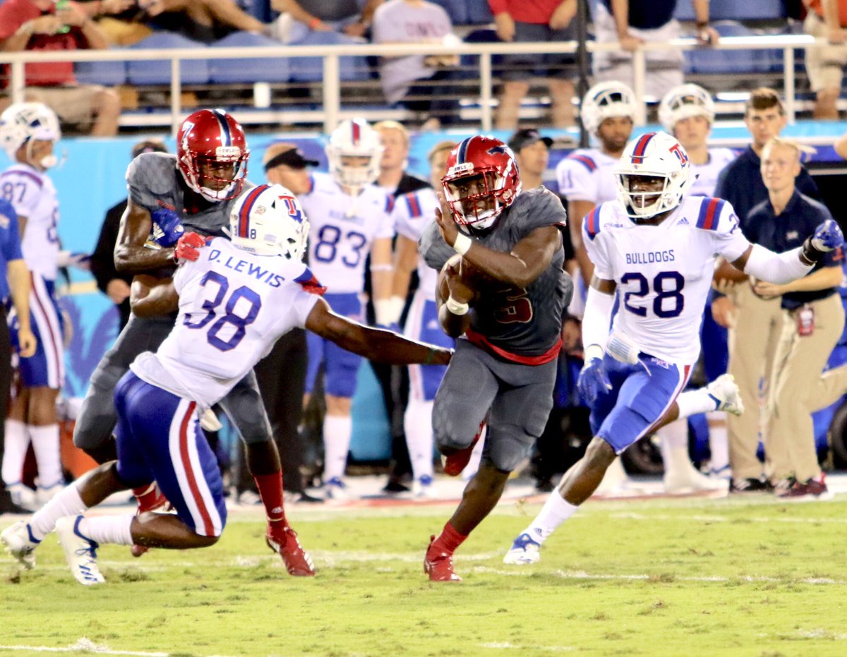 RMikeGraham's tweet photo. MUST WIN | @FAU_Football hoped it was playing for @ConferenceUSA title game home field v. @Charlotte49ers - not bowl eligibility | READ: https://t.co/vaFmjxAjVA https://t.co/F8ln3xixJD