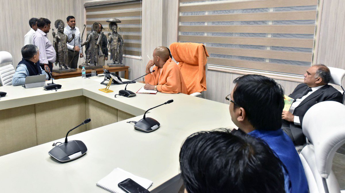 UPGovt's tweet photo. राम जन्मभूमि अयोध्या में मर्यादा पुरुष भगवान् श्रीराम की विशालकाय प्रतिमा स्थापित की जाएगी। जिसकी उँचाई लगभग 221 मीटर होगी।
#UPCM #YogiAdityanath https://t.co/qnNM4JDHxL