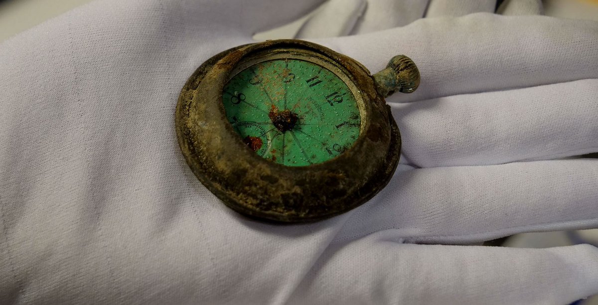 CWGC's tweet photo. Did you know that our archive maintains more than just paper records? The archive contains a number of battlefield artefacts, including a clay pipe, a pocket watch and cap badges. See more of them, here: https://t.co/u5GloyNM6u #CWGCarchive #ExploreArchive https://t.co/59rJAysNvl