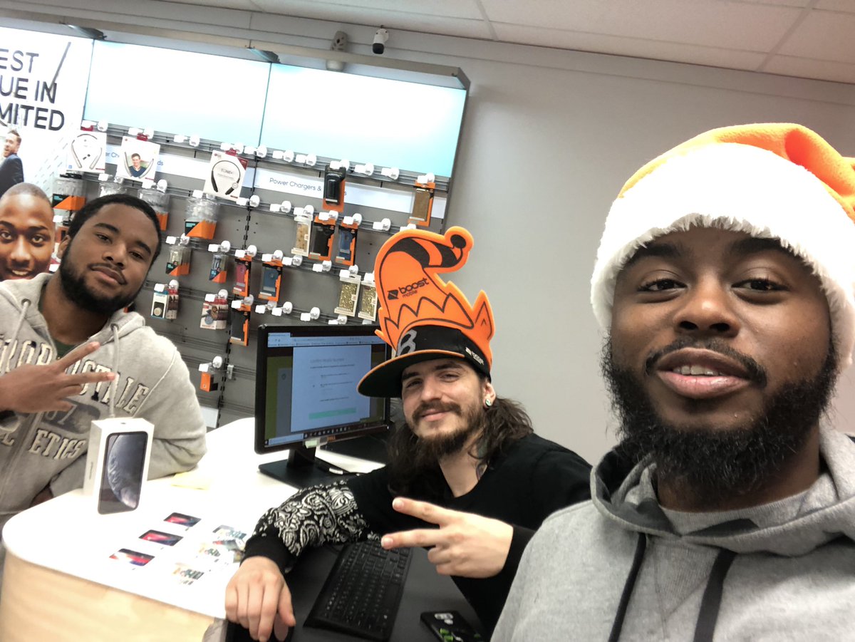 And just like that we were able to successfully complete our first Smart Pay transaction to land this gentalman a iPhone X for the holidays #GoBoost #BoostMobile #SmartPay