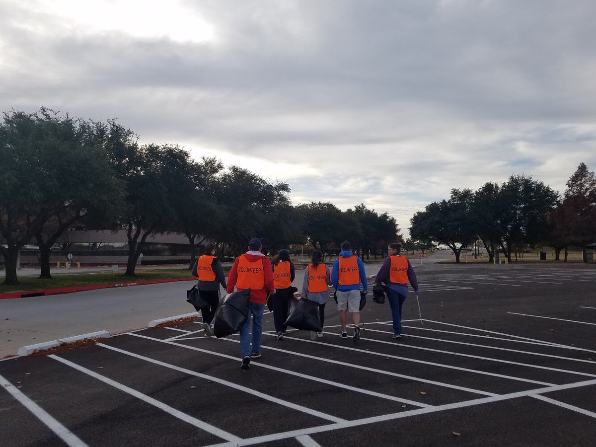 JPIIHSPLANO's tweet image. This morning, our Cardinal Interact Club, was up and at ‘em early cleaning up any litter found on their newly adopted stretch of Plano Parkway from Coit to Independence.

#CardinalStewardship
#weloveplano