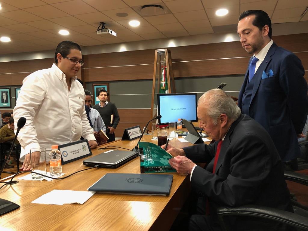 Agradecemos al Lic. Fausto Rico Álvarez por compartir sus conocimientos con todos nosotros en el #CursoDeActualización del día de hoy. #CapacitaciónNotarial