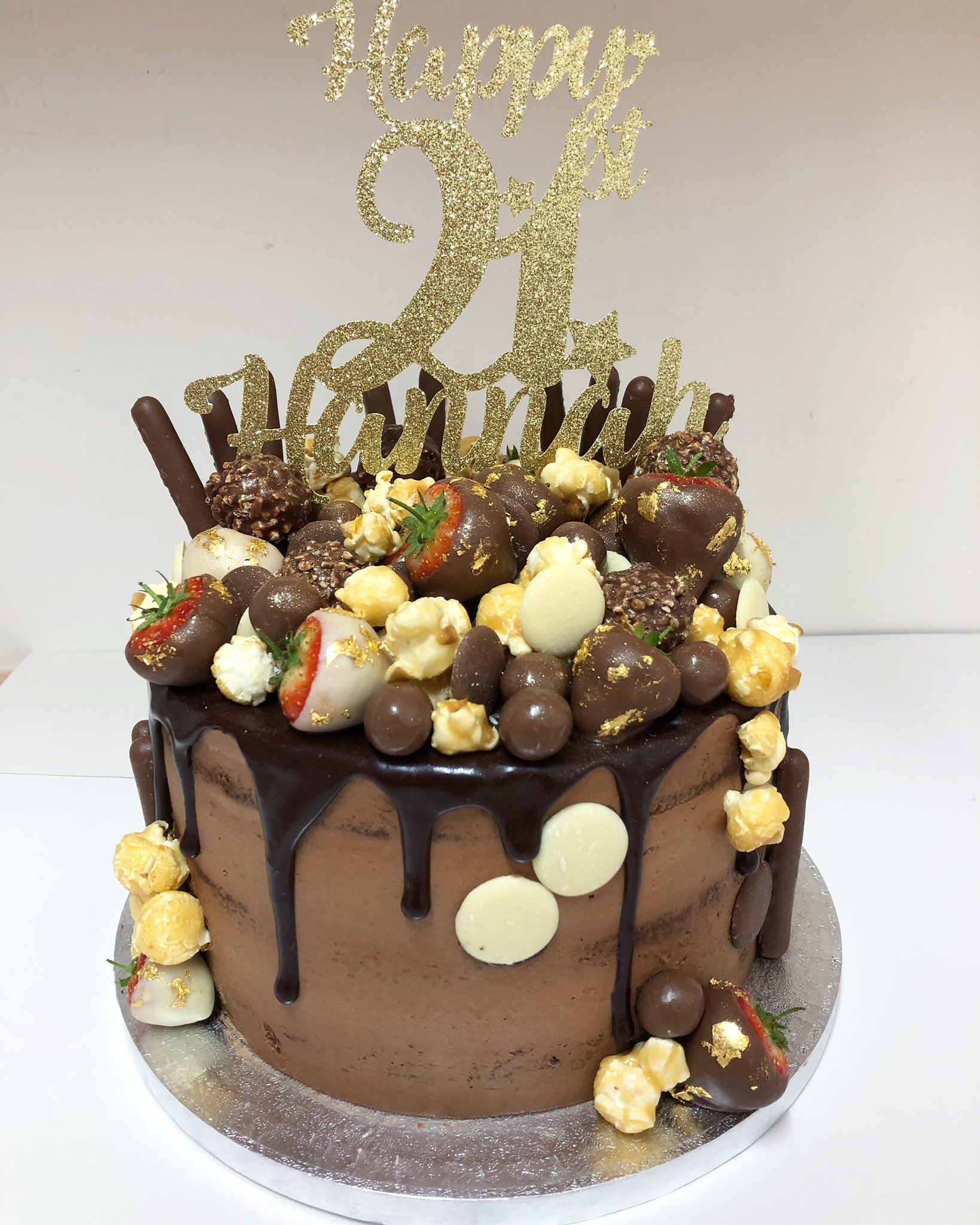 Aliya S Cakes Pa Twitter A 21st Birthday Wouldn T Be Complete Without All Your Favourite Things On A Cake Birthday Birthdaycake Cakedecorating Happybirthday Chocolate Baker Manchester Wilmslow Cheshire T Co Qsrjeidtel Aliya S Cakes Pa Twitter A 21st Birthday Wouldn T Be Complete Without All Your Favourite Things On A Cake Birthday Birthdaycake Cakedecorating Happybirthday Chocolate Baker Manchester Wilmslow Cheshire T Co Qsrjeidtel