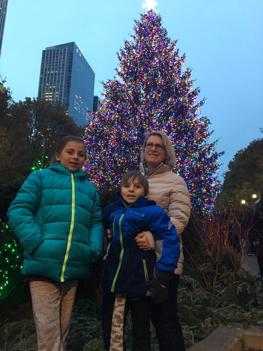 _shmaher's tweet photo. Good day st #MillenniumPark https://t.co/6lrQRgWLch