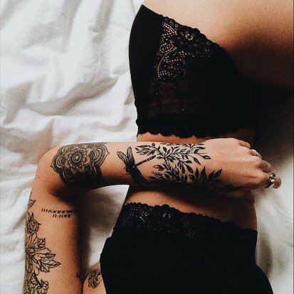 IG: fash_.threads_ tweet media