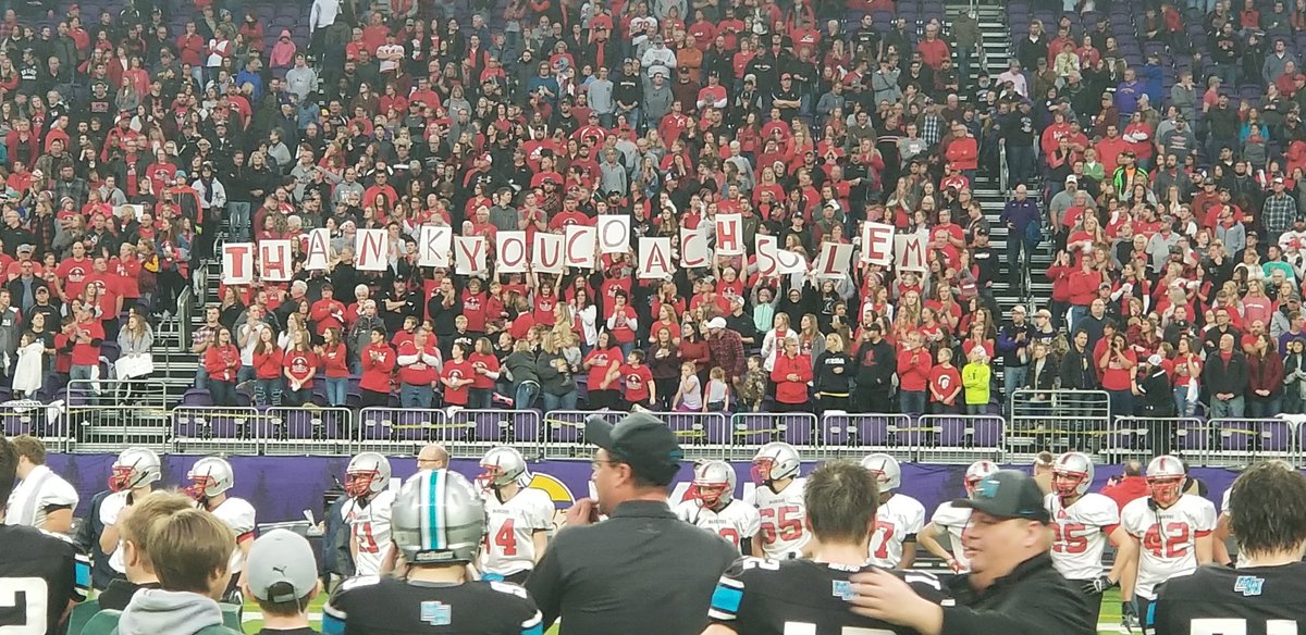 BOLD fans showing their appreciation for retiring coach Steve Solem, who just coached his final game after 33 years with the Warriors. #mshsl