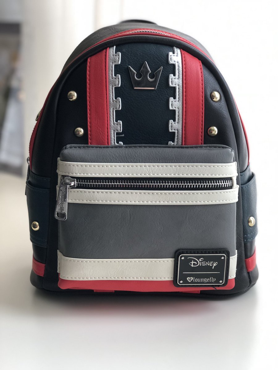 miraculousaries's tweet image. My Kh3 Sora @Loungefly backpack finally came~!!! I’m seriously loving how the inside is plaid 👌🏼✨💕#KingdomHearts #kh #KH3SharetheMagic #loungefly