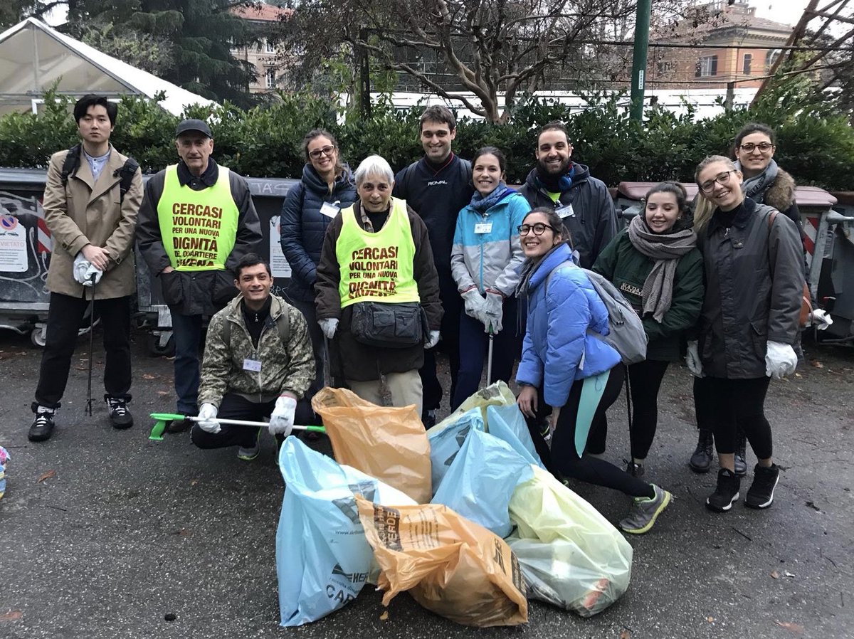 UniPlogging's tweet photo. A tutto #Plogging 🌳
Grazie a coloro che ci hanno aiutato a ripulire i Giardini Margherita dai rifiuti!

#SocMar #mkts2018 #mktsociale #mkts #plogging #clean #running #world #people @mktsociale @UispBologna @CorriConNoi #QuartiereSantoStefano https://t.co/tp833j4boW