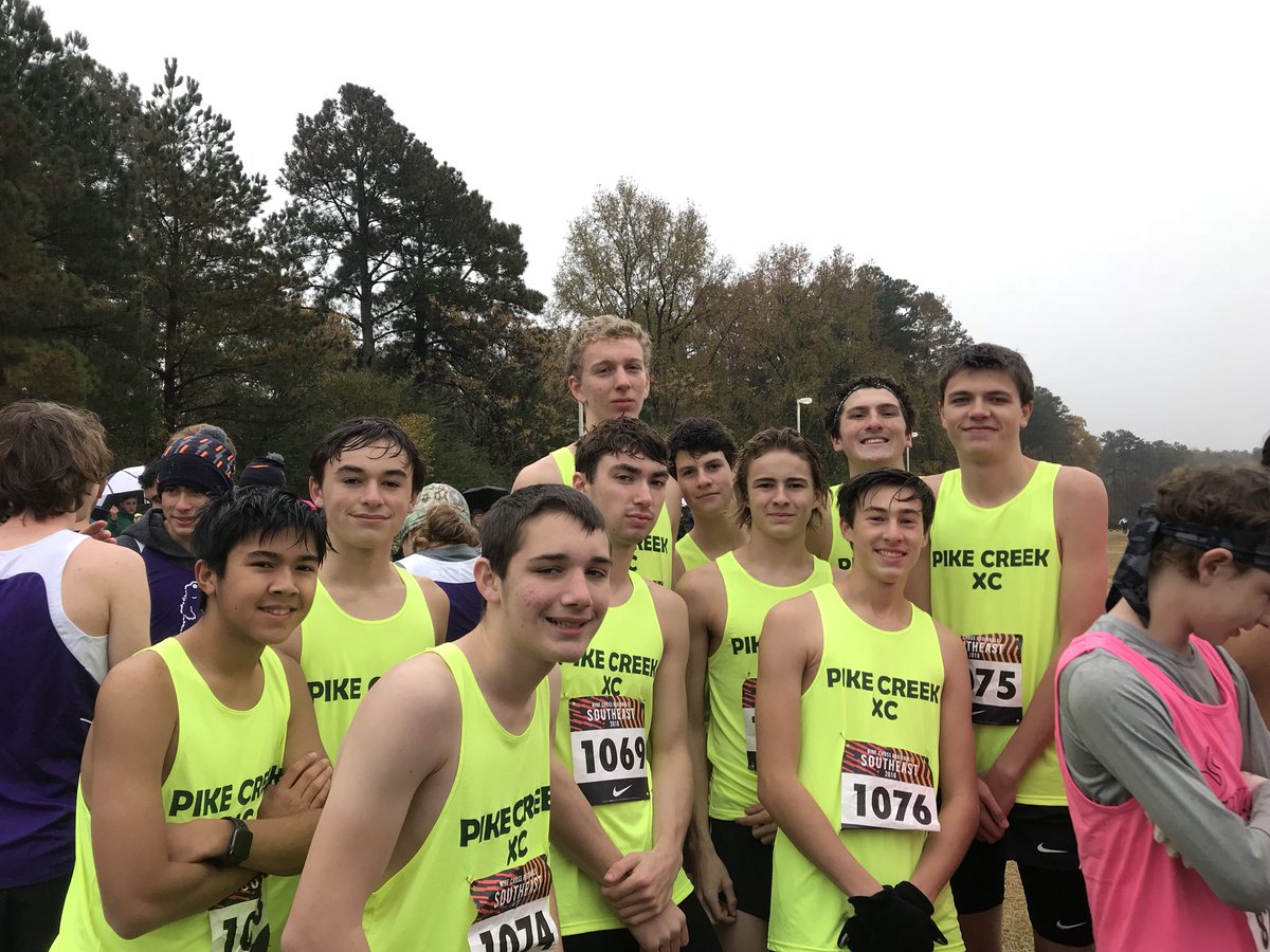 Spartanrunner's tweet photo. 🚨🔥🚨🔥The SMXC girls finished 3rd overall and the boys finished 13th in the Invitational Division at Nike XC Southeast Regionals in Cary, NC! Tiffany Herrera finished 4th overall to medal in the meet!  #PIKECREEKXC #daretodreambig #daretobegreat #smxc2018 @SaintMarksHs https://t.co/wNdCLkQ03y